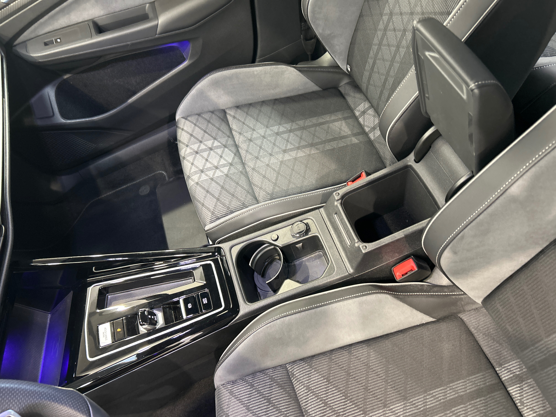 VOLKSWAGEN GOLF 1.5 eTSI OPF 150 DSG7 R-Line