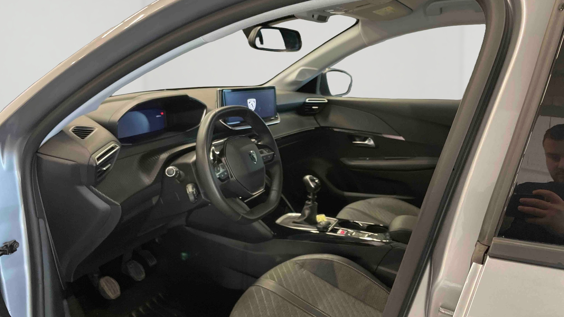 PEUGEOT 208 PureTech 100 S&S BVM6 Allure
