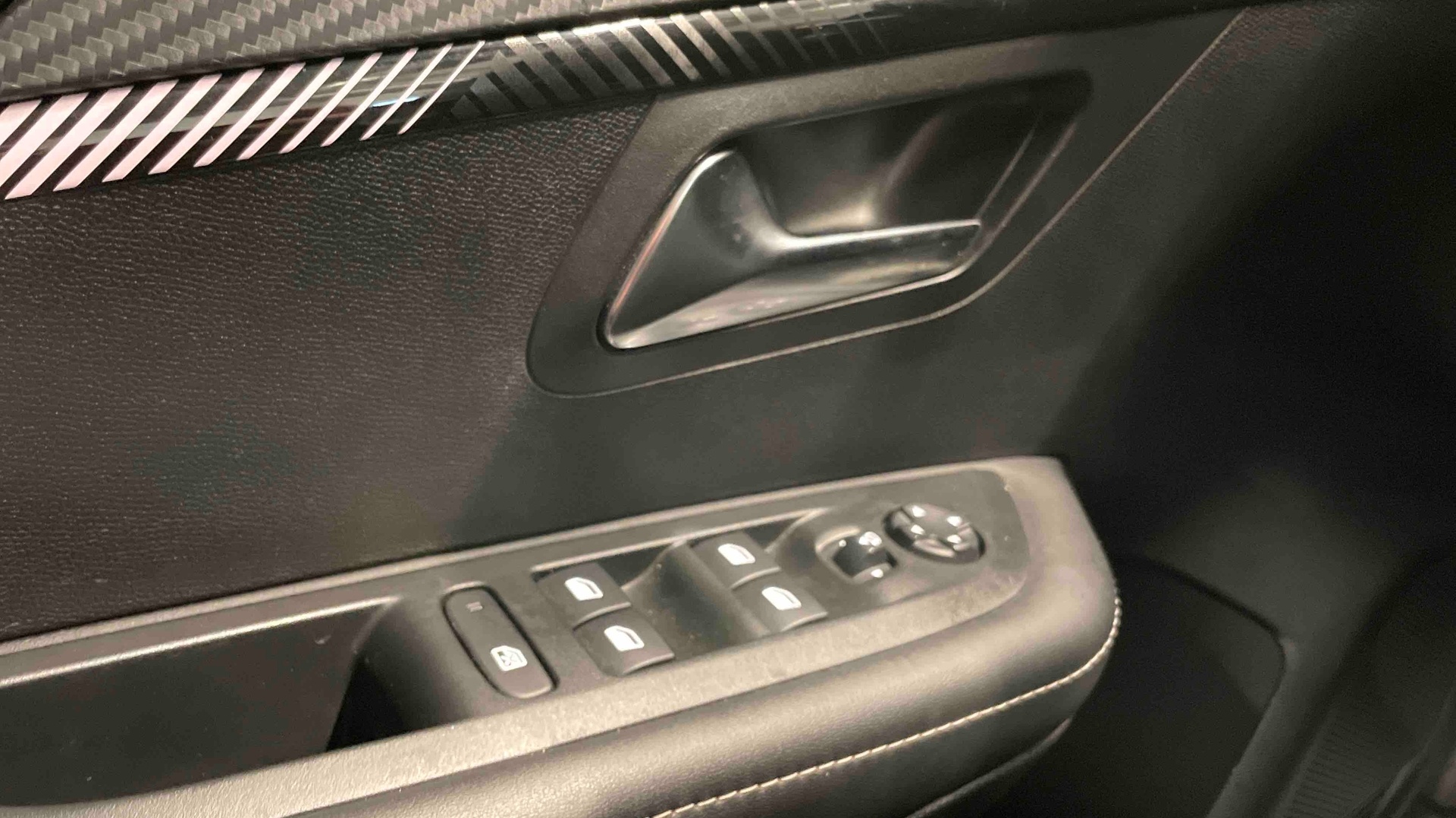 PEUGEOT 208 PureTech 100 S&S BVM6 Allure