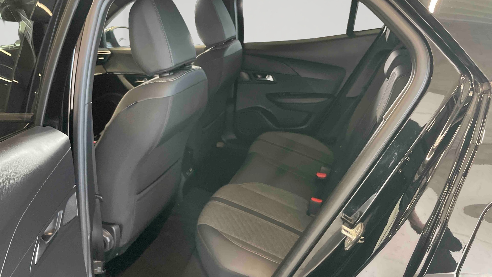 PEUGEOT 2008 Hybrid 136 e-DCS6 Allure