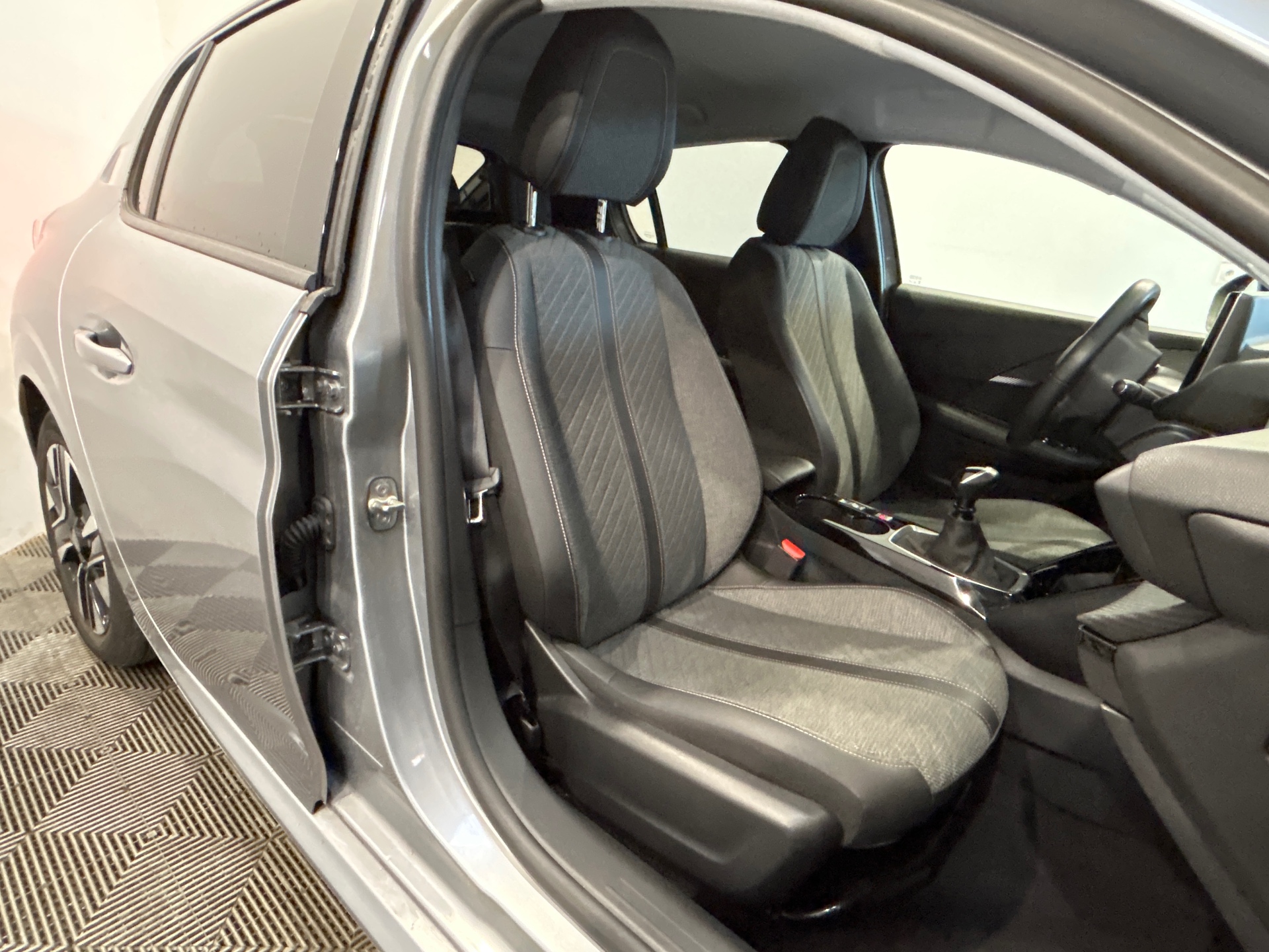PEUGEOT 208 ALL PT100 BVM