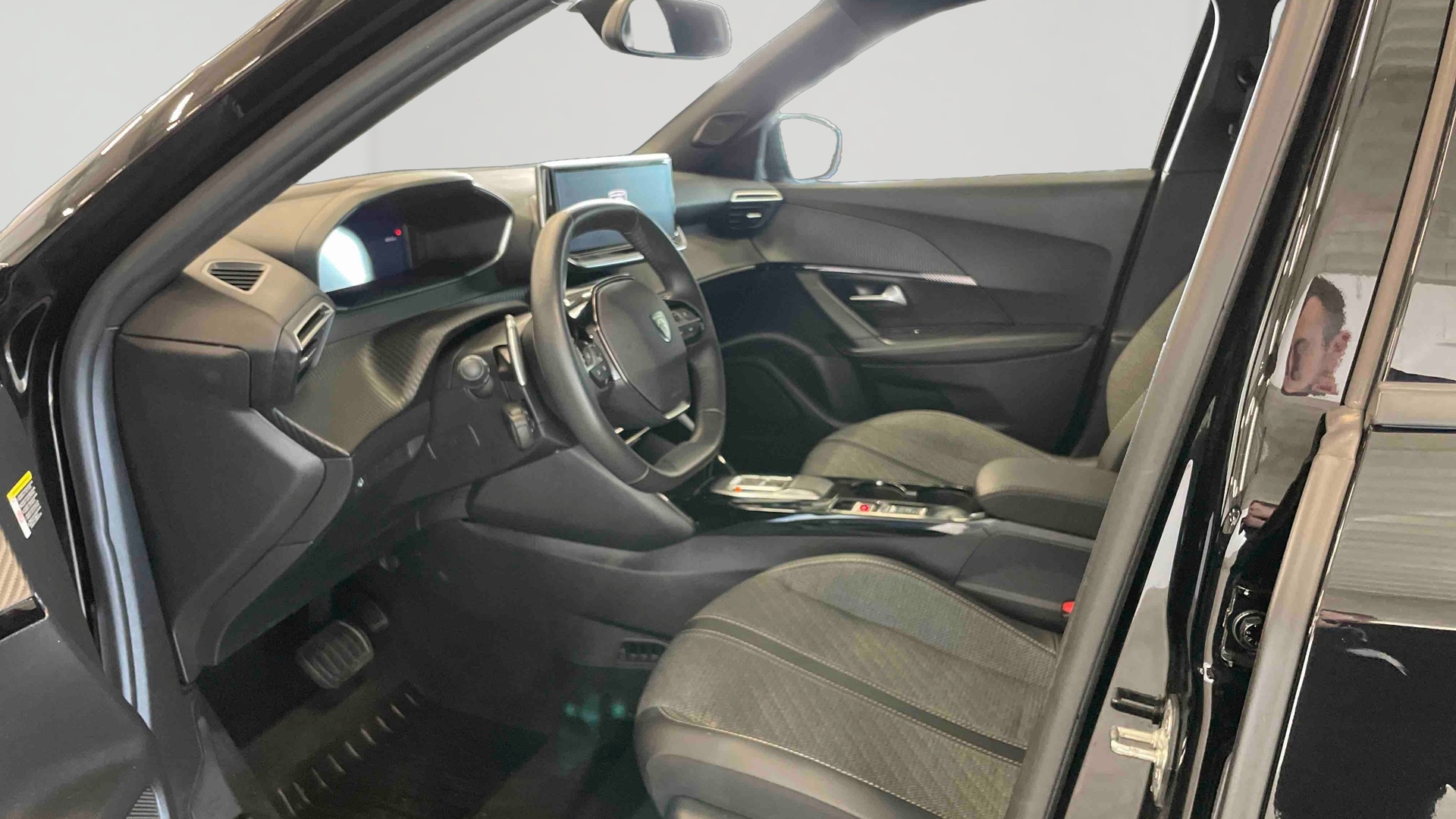 PEUGEOT 2008 Hybrid 136 e-DCS6 Allure