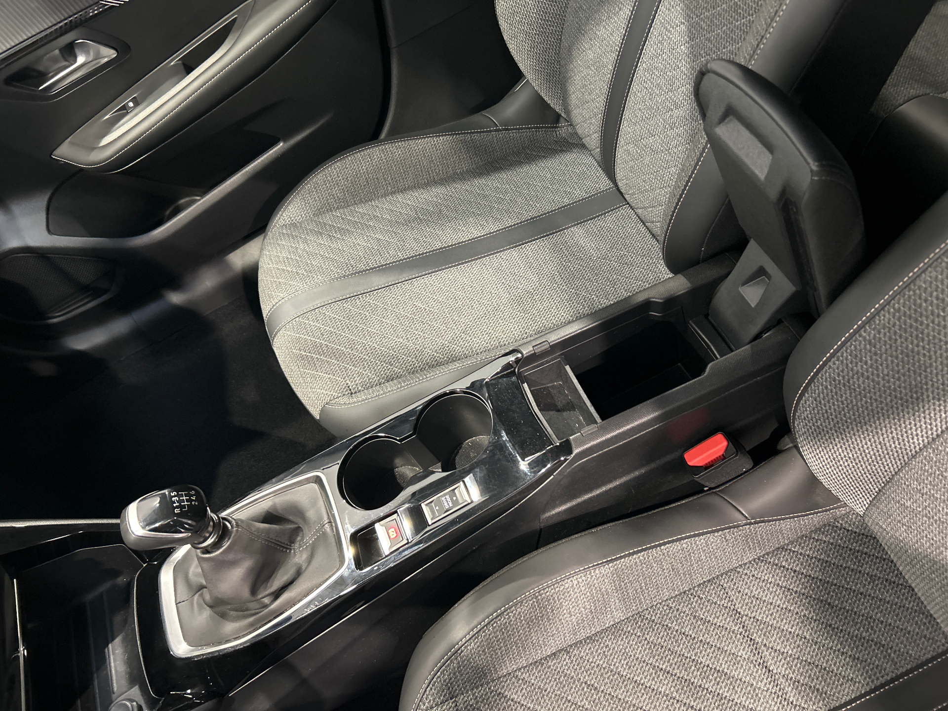 PEUGEOT 208 ALL PT100 BVM