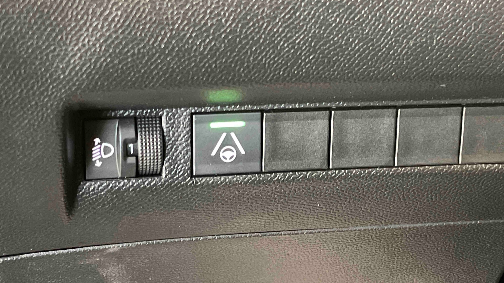 PEUGEOT 2008 Hybrid 136 e-DCS6 Allure