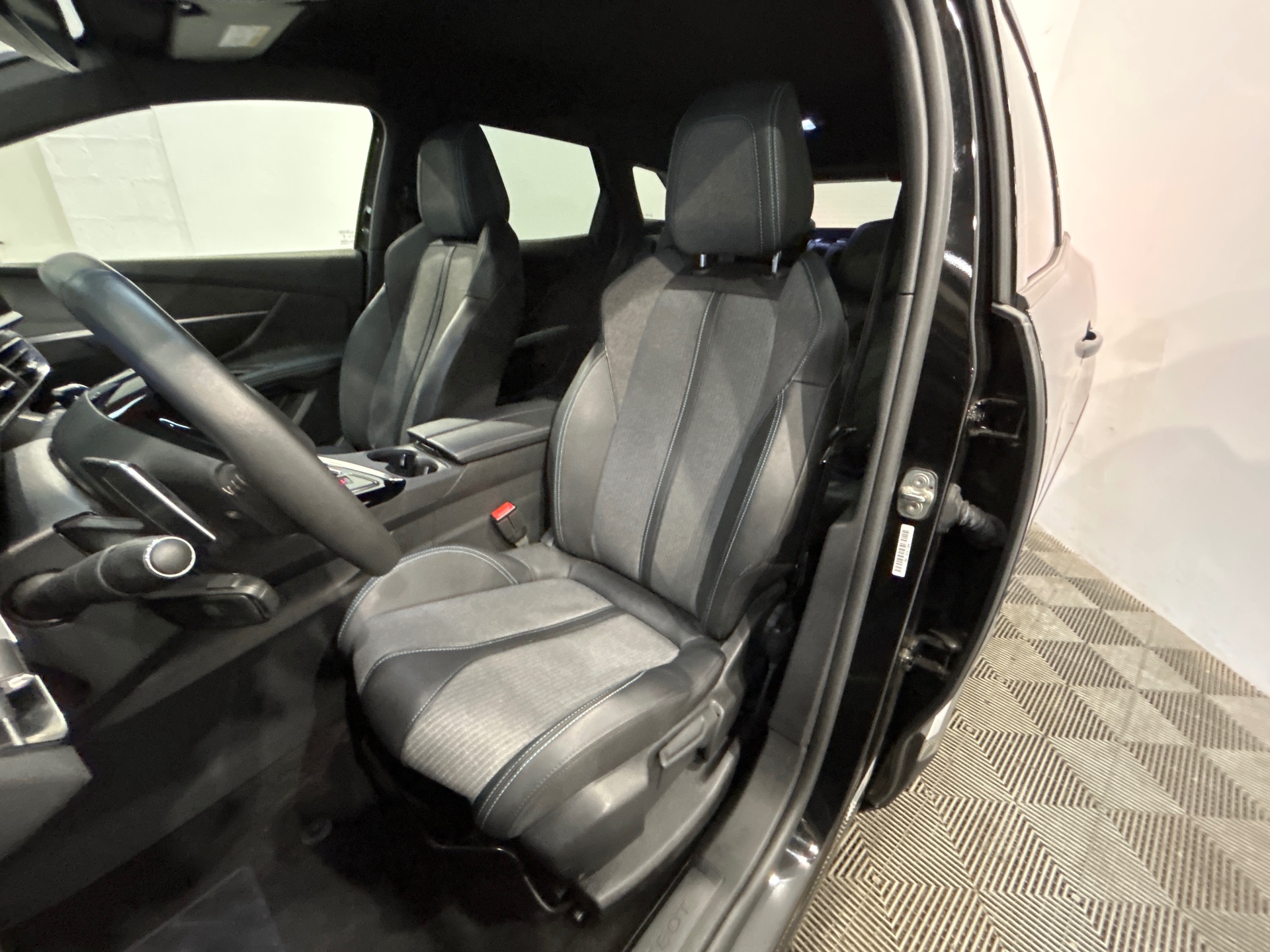 PEUGEOT 3008 ALLURE PACK HYBRID 136 CH E-DCS6