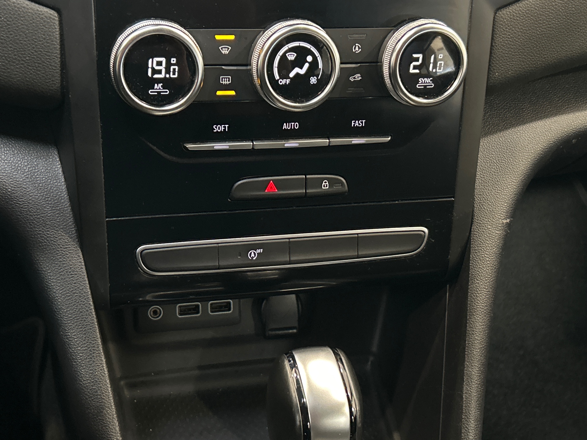 RENAULT MEGANE IV BERLINE evolution Blue dCi 115 EDC