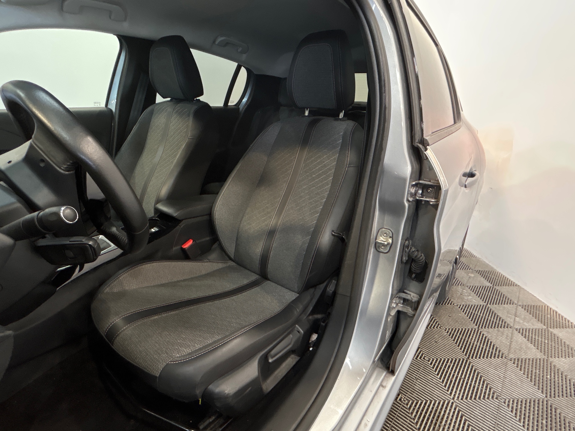 PEUGEOT 208 ALLURE PURETECH 100 S&S BVM6