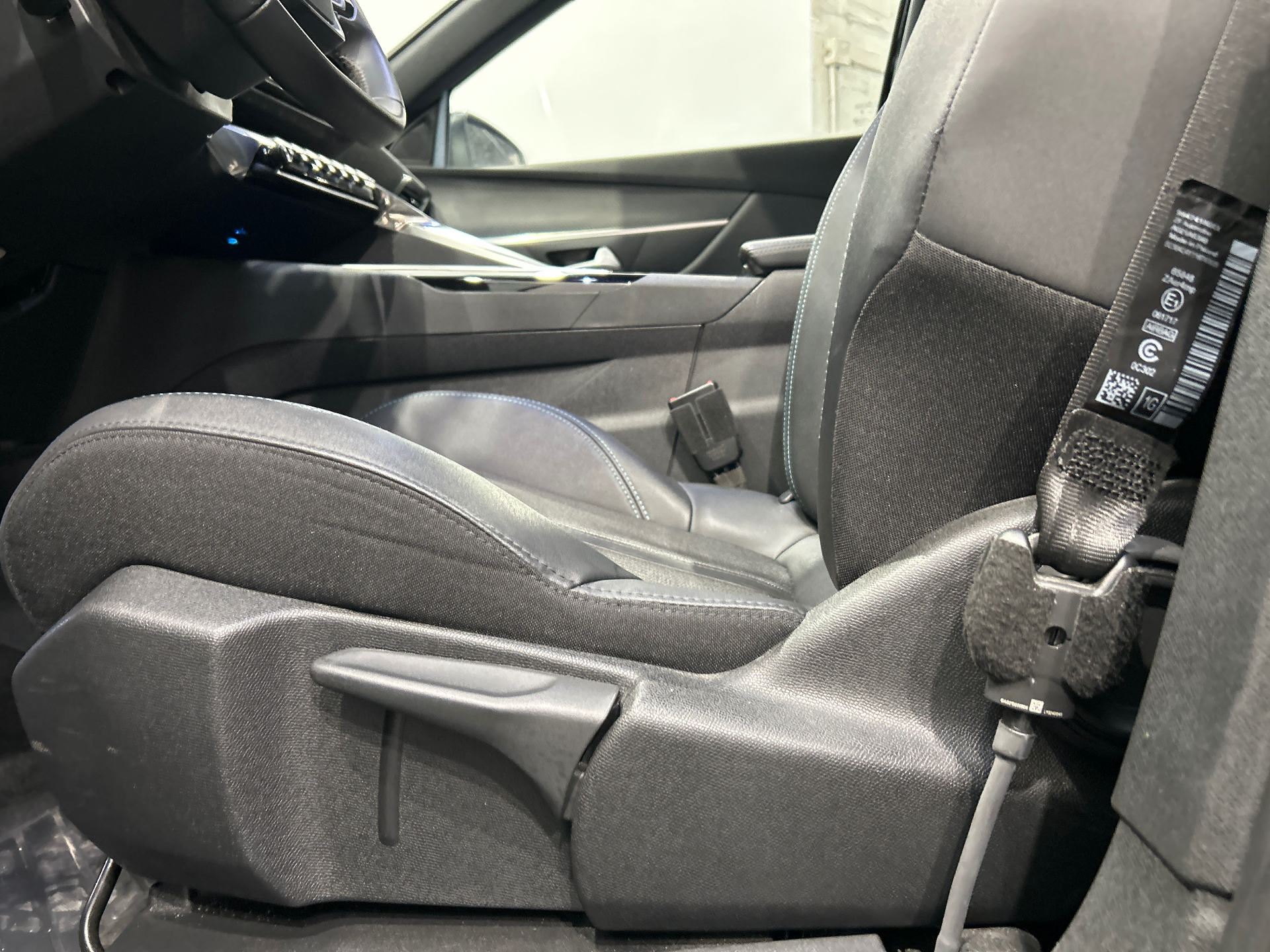 PEUGEOT 3008 ALLURE PACK HYBRID 136 CH E-DCS6
