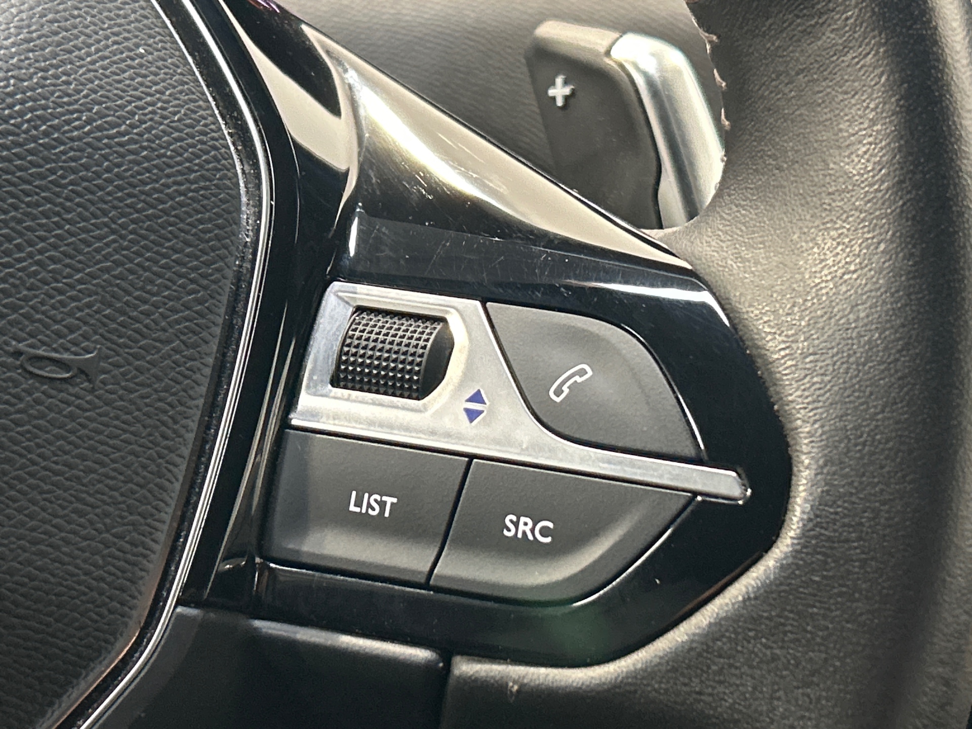 PEUGEOT 3008 Hybrid 136 e-DCS6 Allure Pack