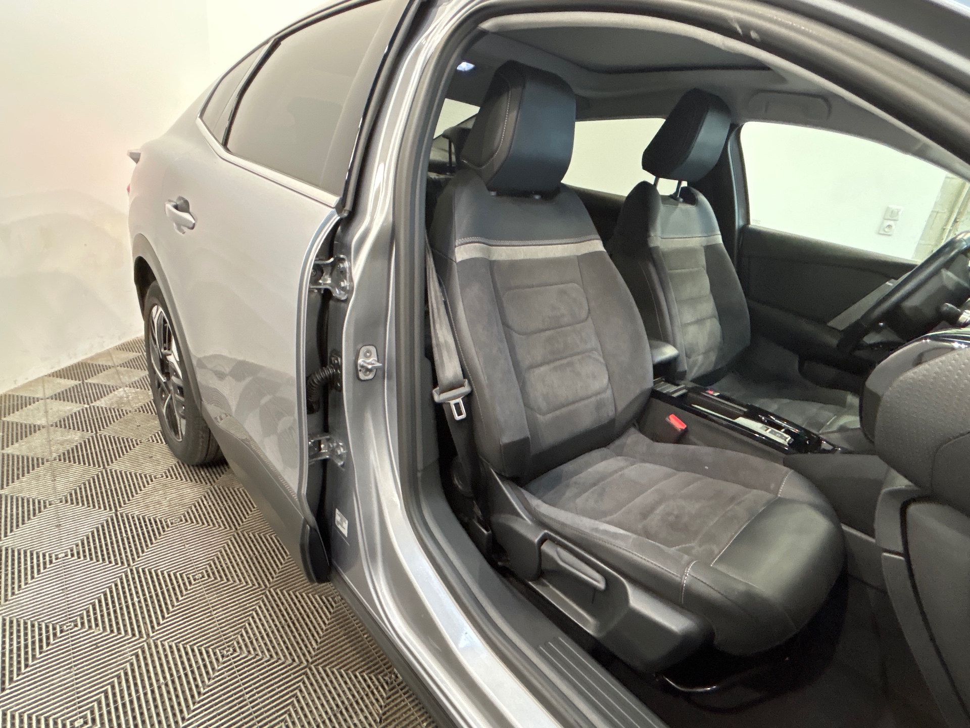 CITROEN C4 X BlueHDi 130 S&S EAT8 Shine Pack