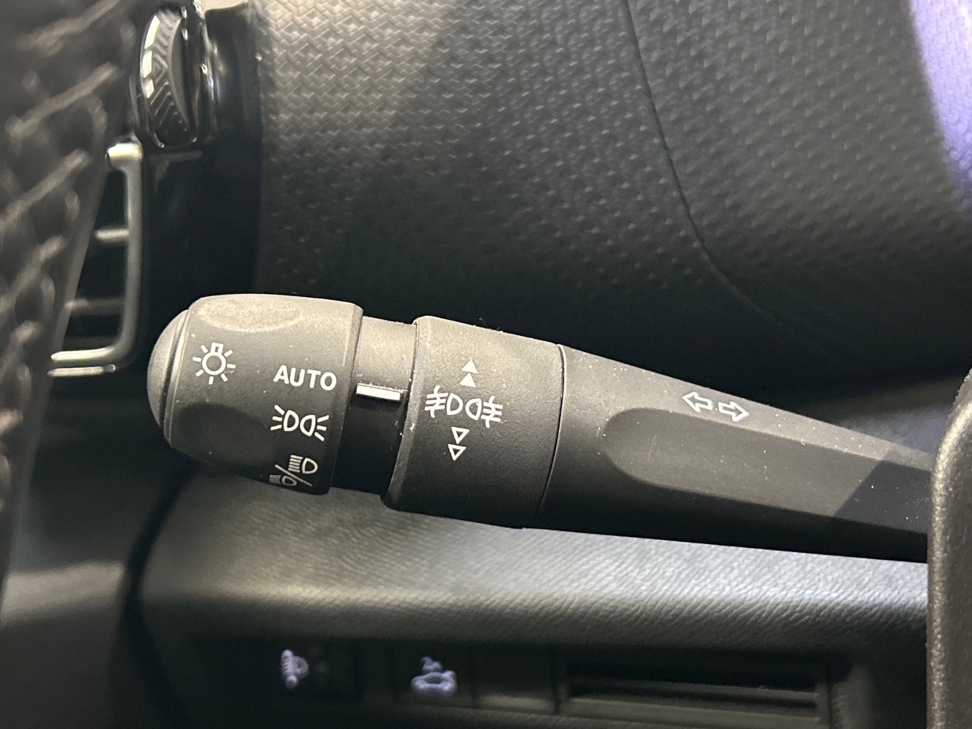 CITROEN C4 X BlueHDi 130 S&S EAT8 Shine Pack