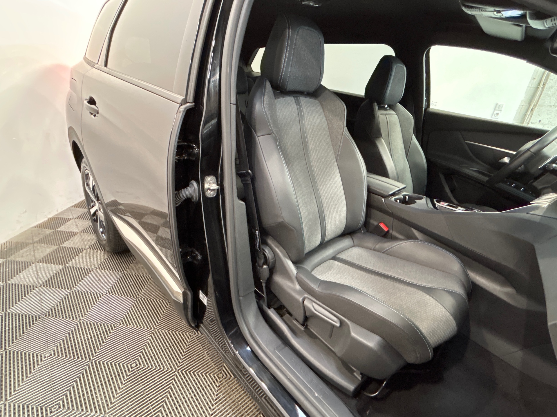 PEUGEOT 5008 ALLURE PK BHDI 130 S&S EAT8