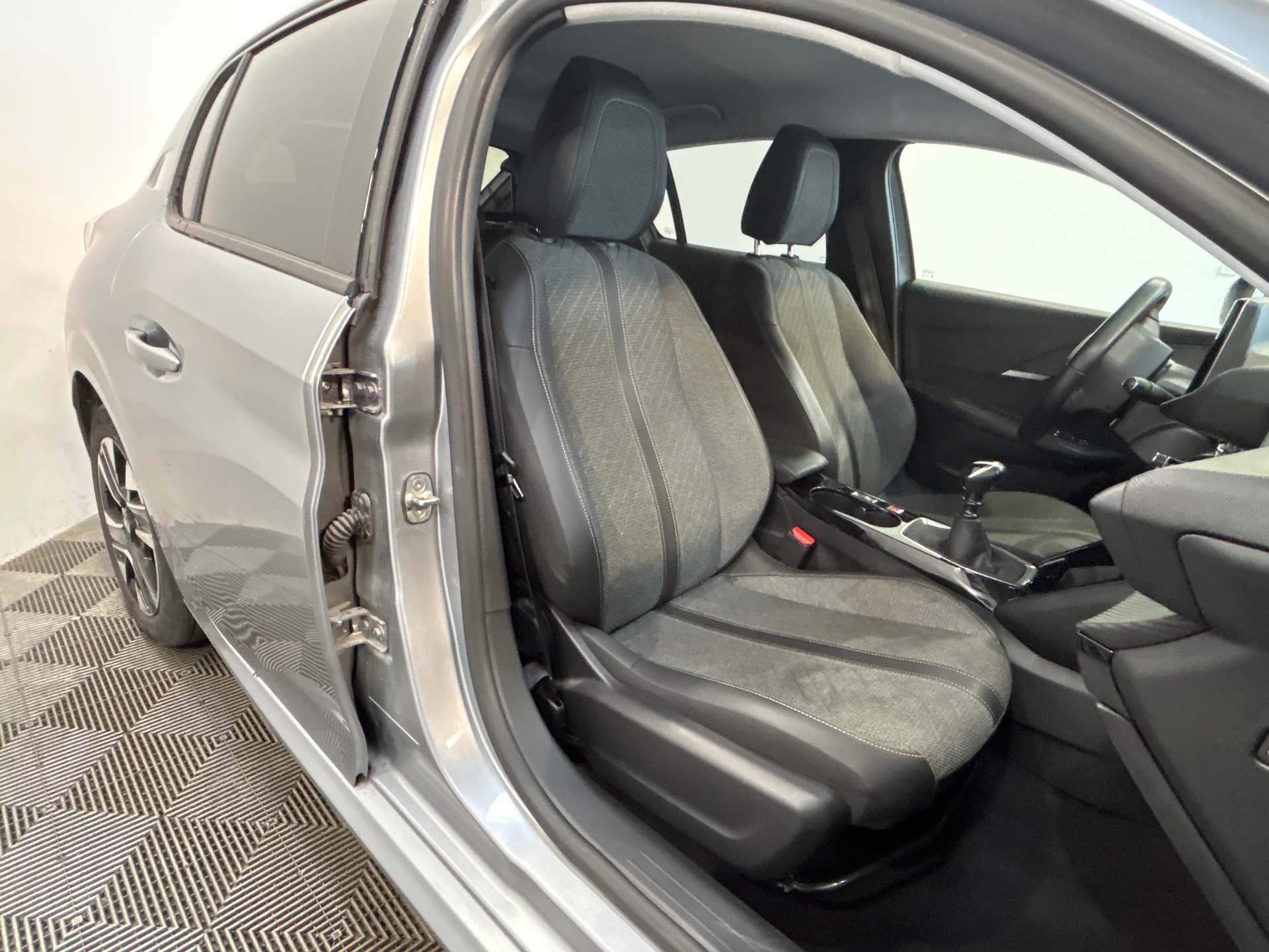 PEUGEOT 208 ALLURE PURETECH 100 S&S BVM6