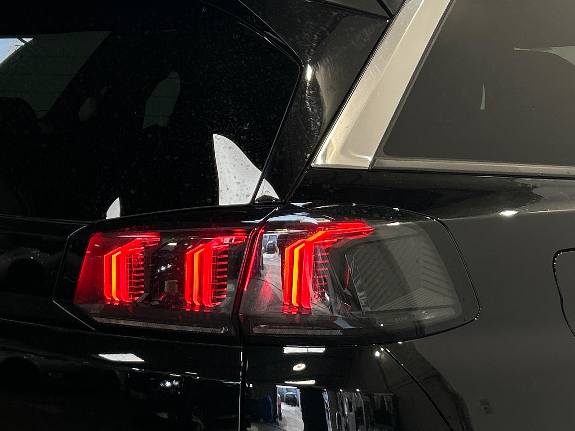 PEUGEOT 5008 ALLURE PK BHDI 130 S&S EAT8