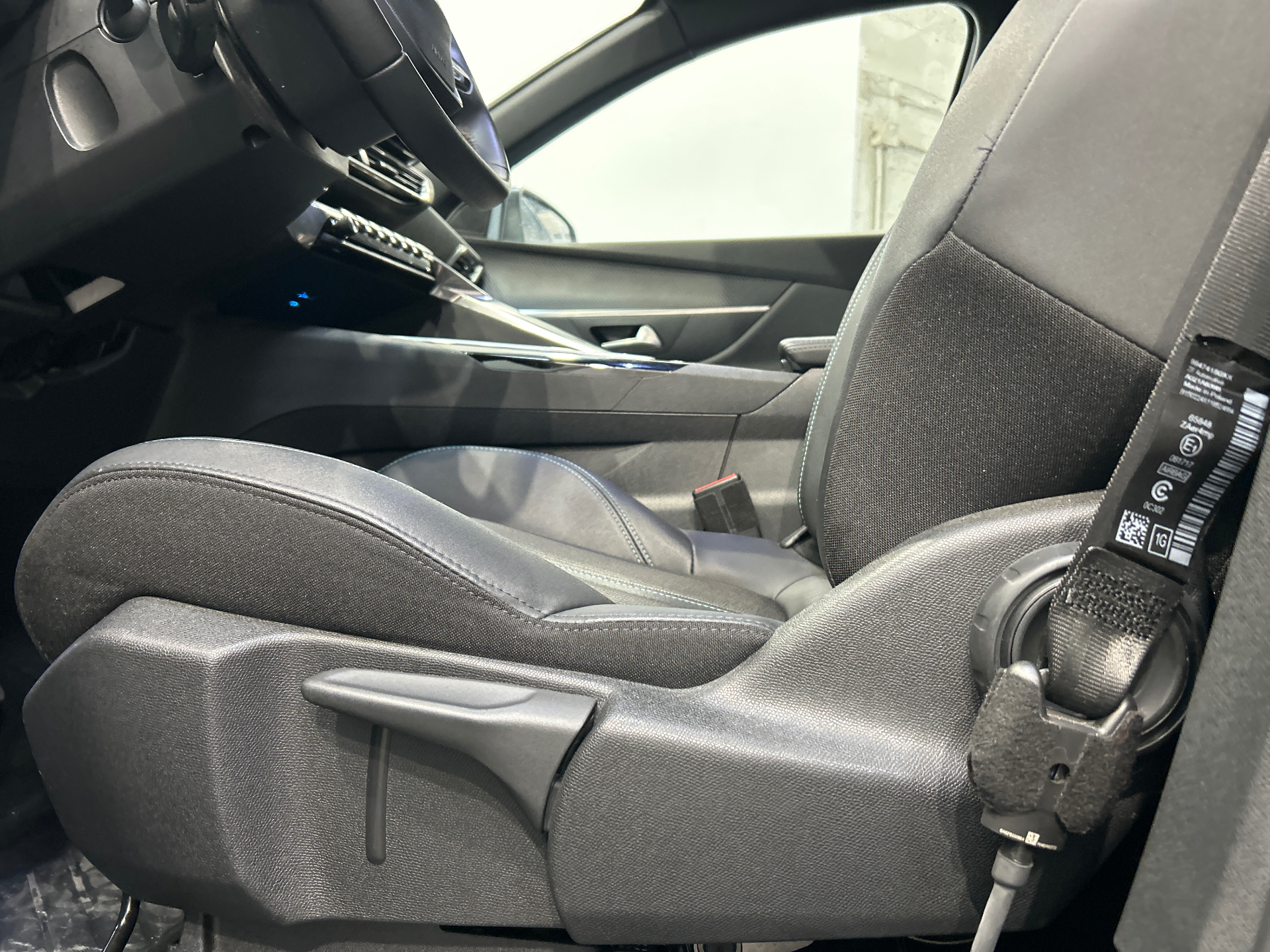 PEUGEOT 3008 Hybrid 136 e-DCS6 Allure Pack
