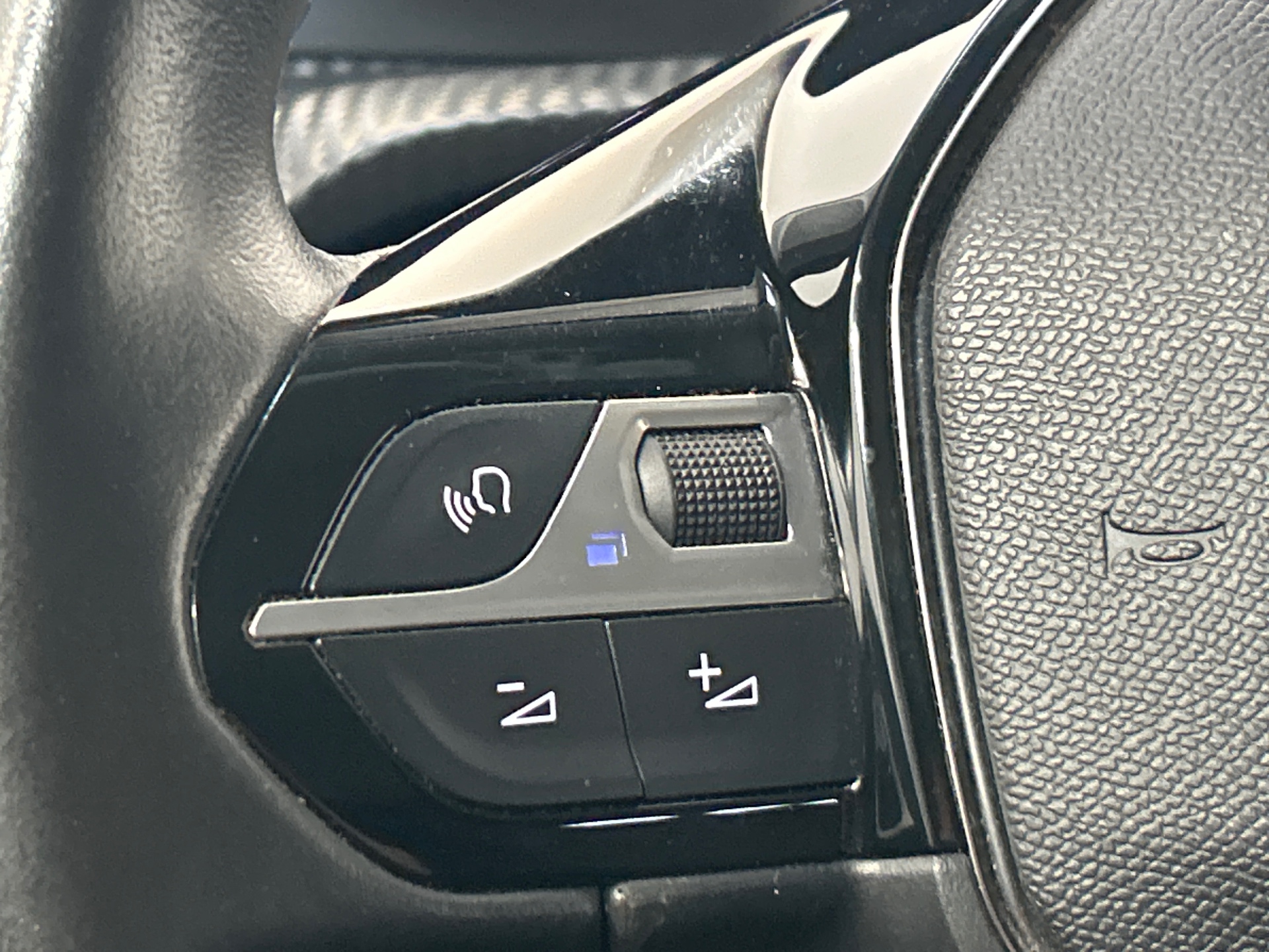PEUGEOT 208 ALLURE PURETECH 100 S&S BVM6