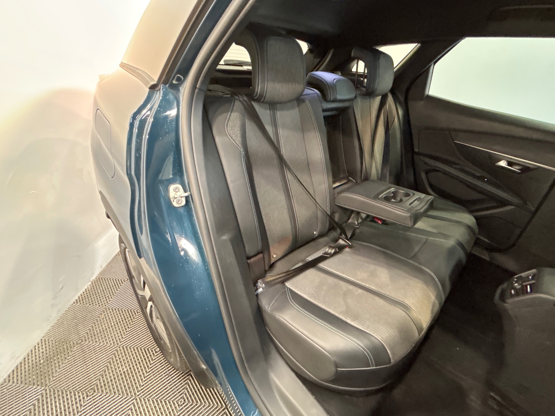PEUGEOT 3008 Hybrid 180 e-EAT8 Allure Pack