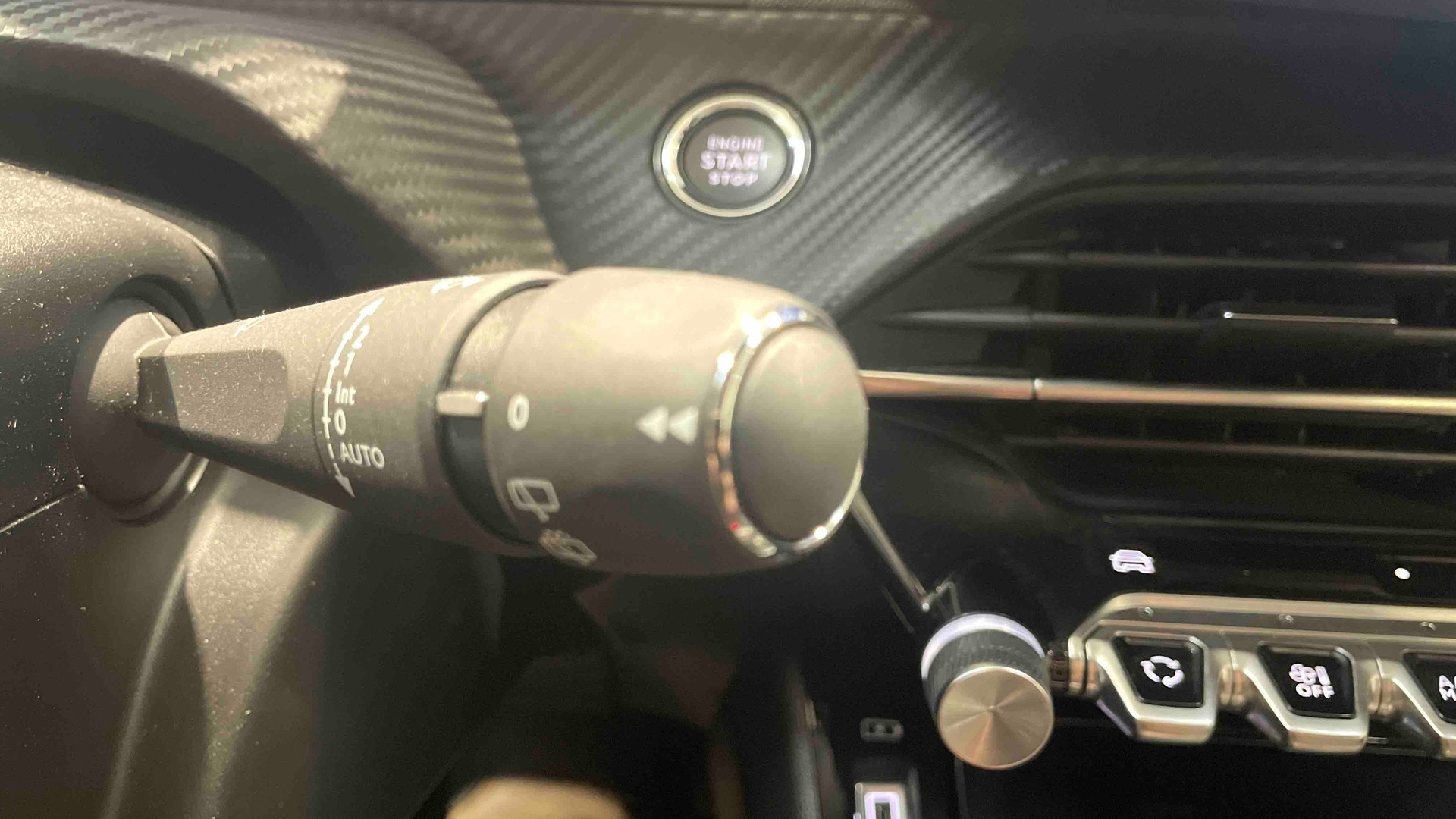 PEUGEOT 208 PureTech 100 S&S BVM6 Allure