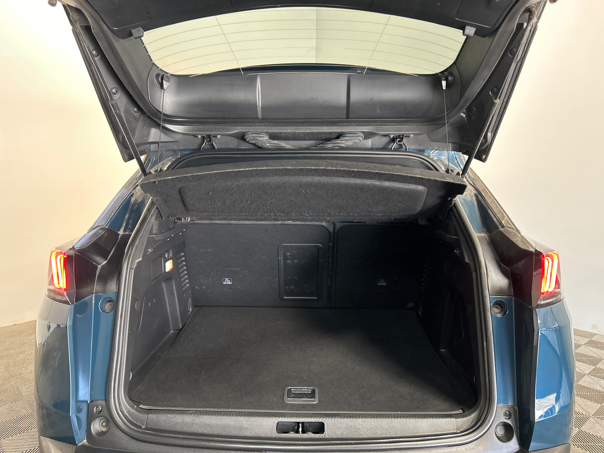 PEUGEOT 3008 Hybrid 180 e-EAT8 Allure Pack
