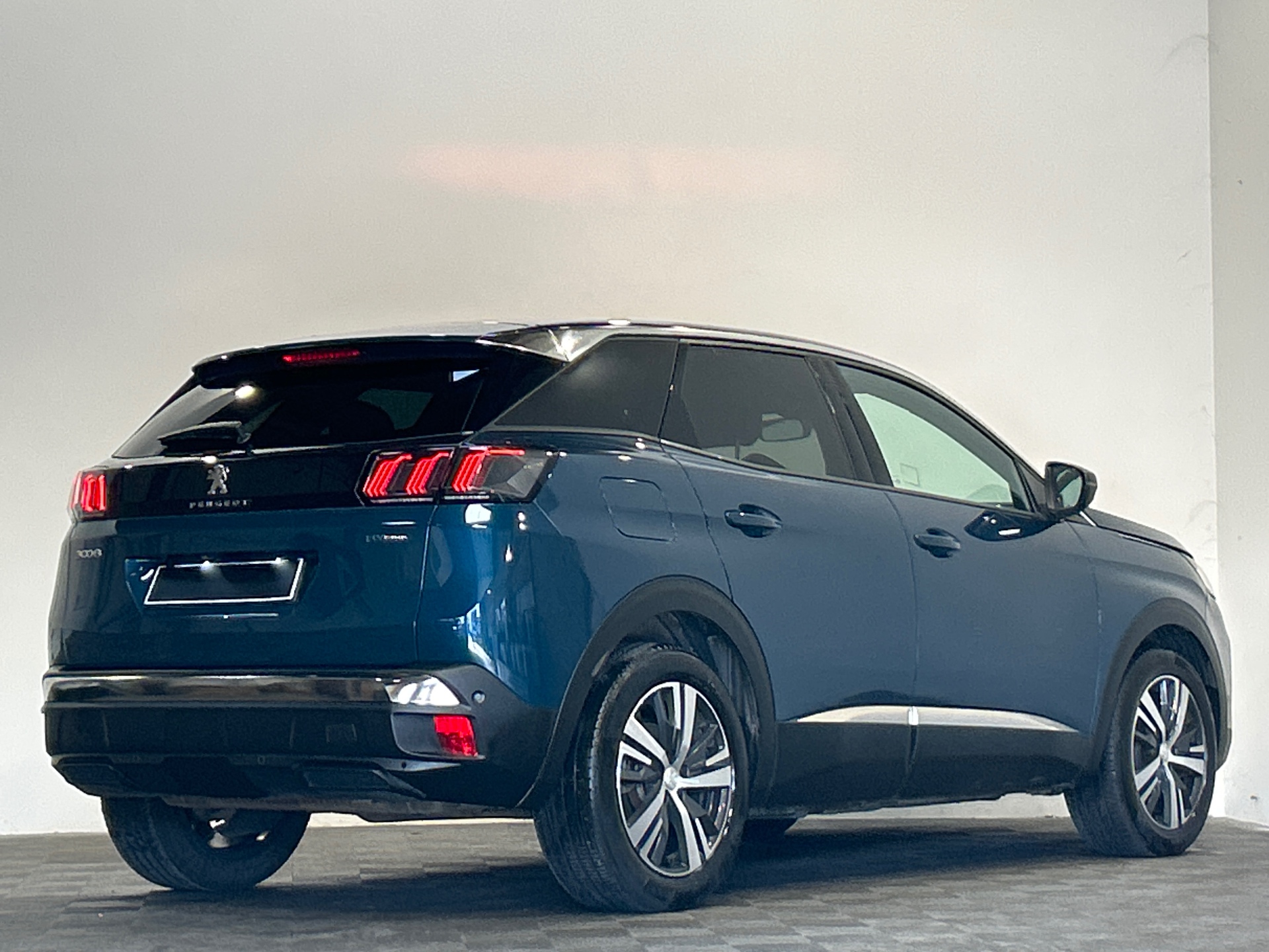 PEUGEOT 3008 Hybrid 180 e-EAT8 Allure Pack