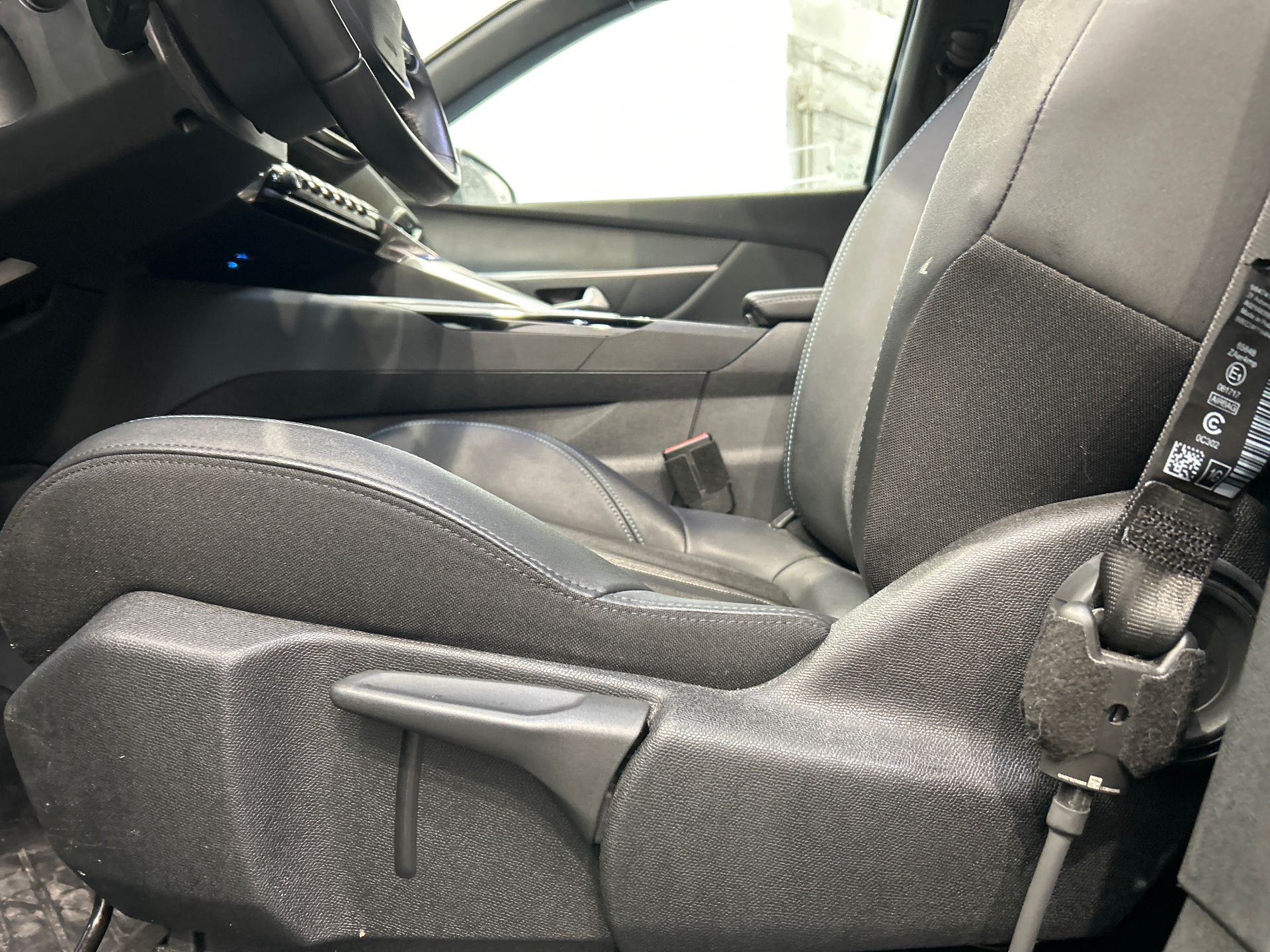 PEUGEOT 3008 Hybrid 180 e-EAT8 Allure Pack
