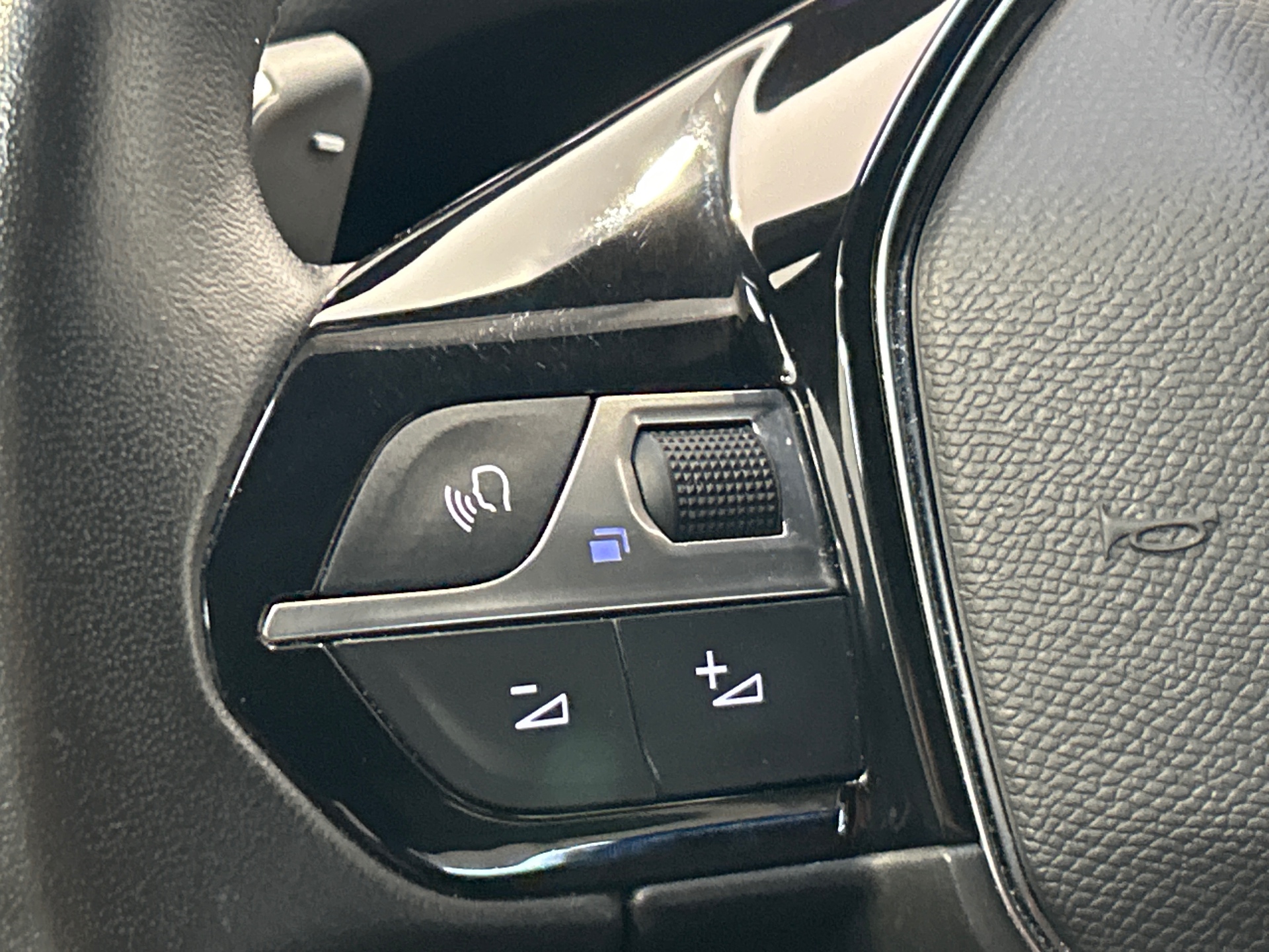 PEUGEOT 3008 Hybrid 180 e-EAT8 Allure Pack