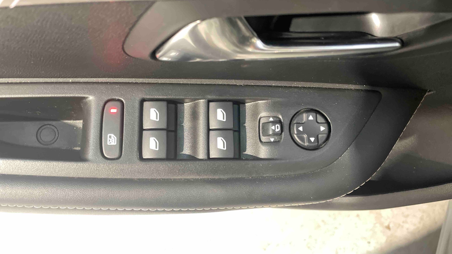 PEUGEOT 208 PureTech 100 S&S BVM6 Allure