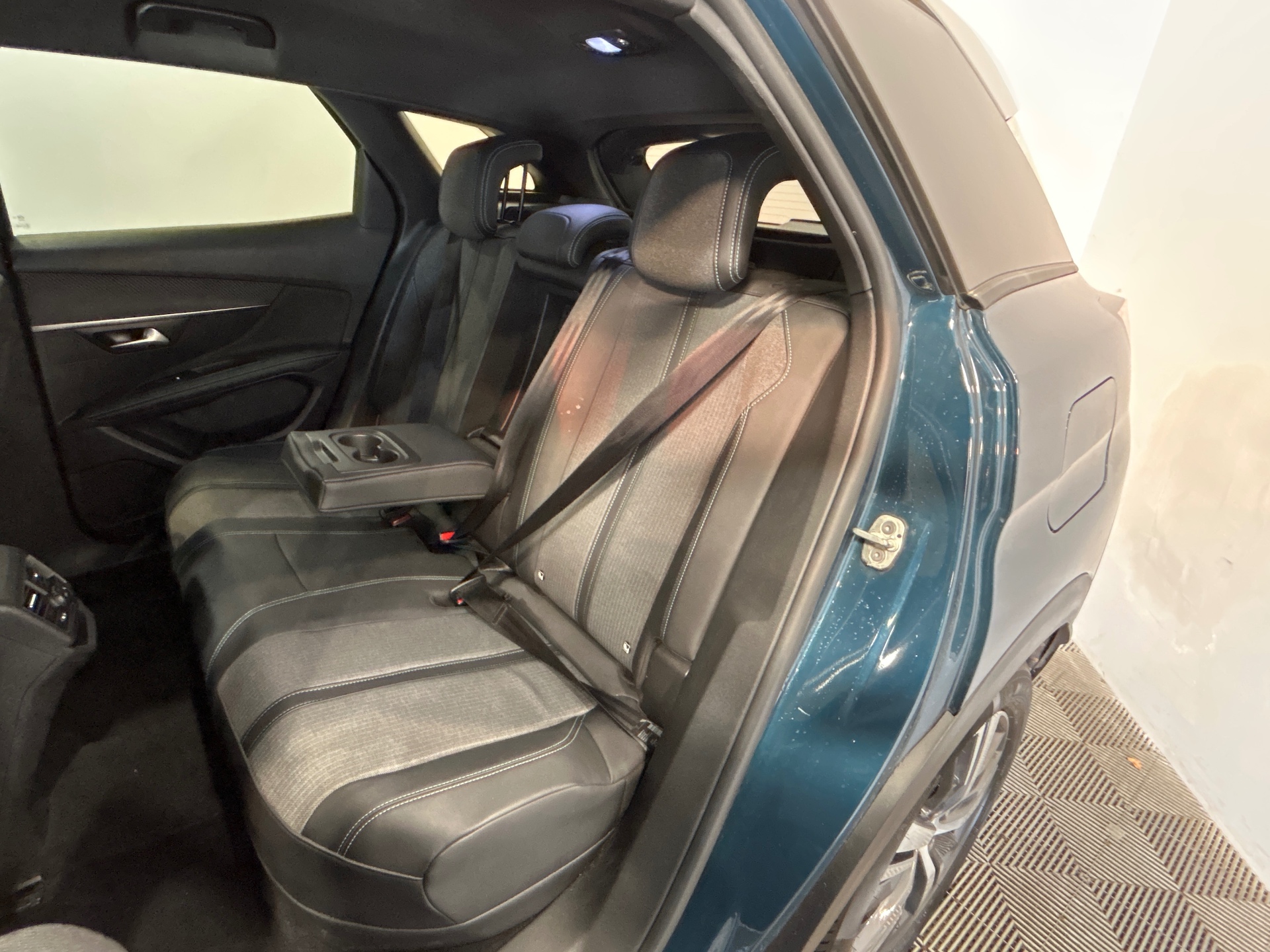 PEUGEOT 3008 Hybrid 180 e-EAT8 Allure Pack