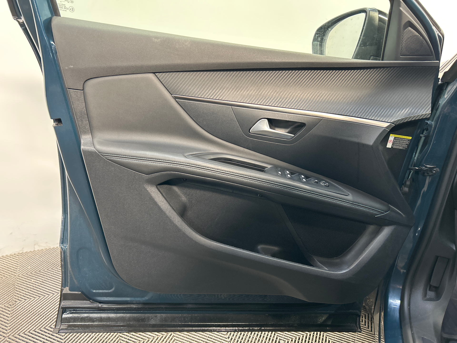 PEUGEOT 3008 Hybrid 180 e-EAT8 Allure Pack