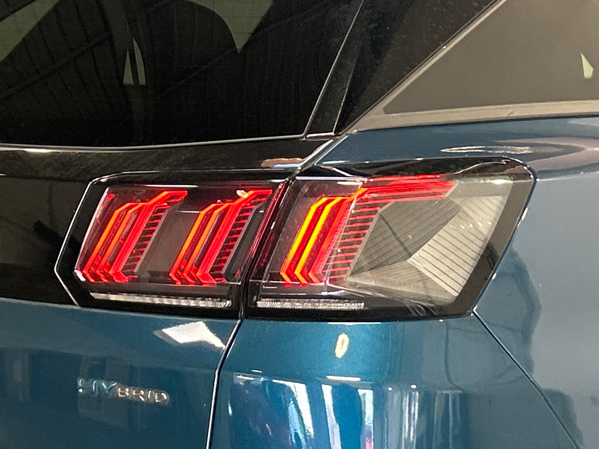 PEUGEOT 3008 Hybrid 180 e-EAT8 Allure Pack