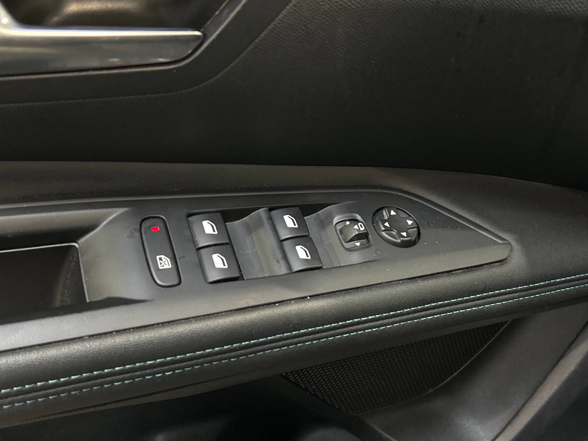 PEUGEOT 3008 Hybrid 180 e-EAT8 Allure Pack
